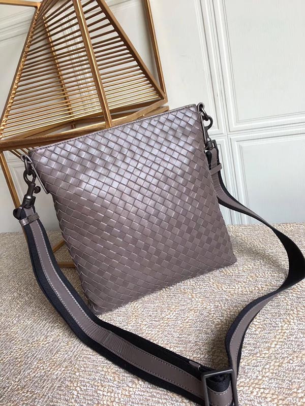 BOTTEGA VENETAコピー ショルダーバッグ メンズ バッグ ショルダー 普段づかい 革 レザー 通勤 バイク 仕事 自転車 276357-v465c-1569 - 商品画像 3