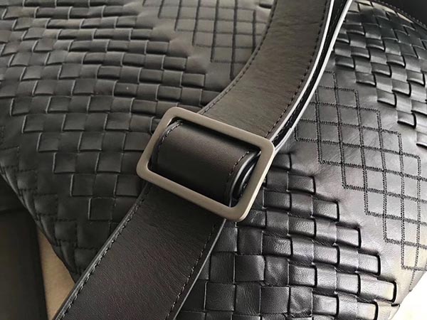 ボッテガヴェネタコピーバック BOTTEGA VENETA ネロ イントレチャート VN クロスボディバッグ 276357 V465C 1888 - 商品画像 1