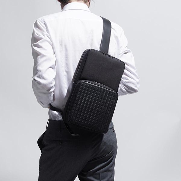 スーパーコピーボッテガヴェネタ BOTTEGA VENETA ボディバッグ ワンショルダー ブラック メンズ バッグ 520117 vaye3 1000 HI-TECH CANVAS ハイテクキャンバス - 商品画像 4