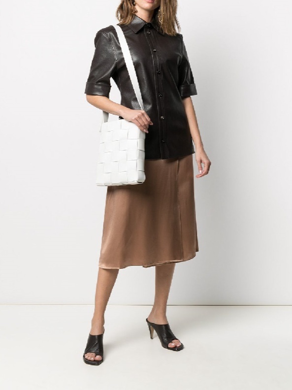 ボッテガヴェネタ BOTTEGA VENETA スムースレザー メッセンジャーバッグ ショルダーバッグ 649601 VMAY1 9007 - 商品画像 2