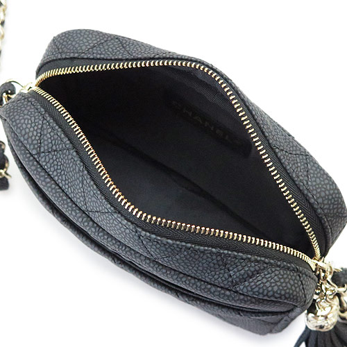 シャネルコピー ミニショルダーバッグ レディース CHANEL カメラケース ポシェット ココマーク キルティング キャビアスキン レザー タッセル ブラック/GD A57717 Y83798 94305 - 商品画像 1
