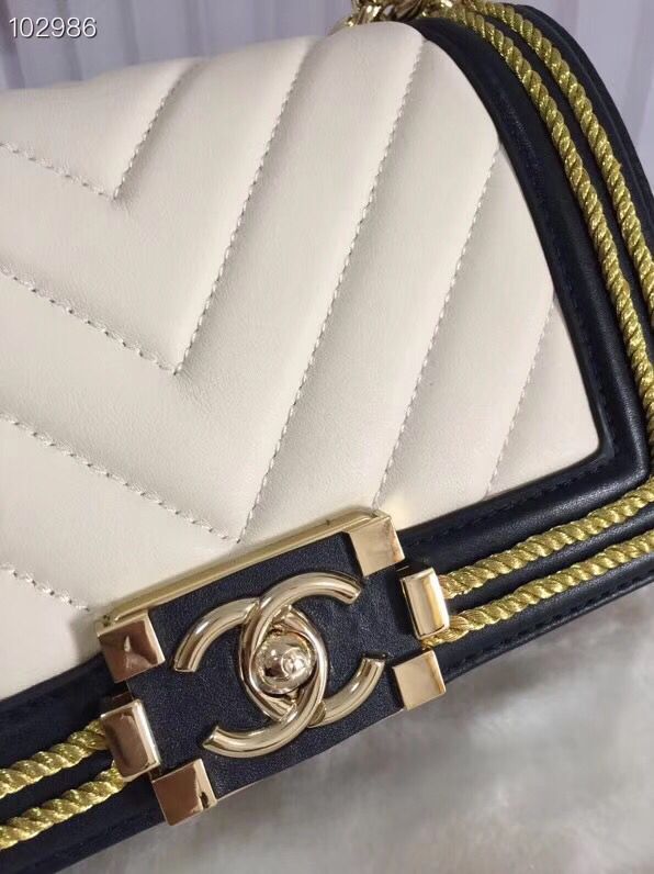 CHANELスーパーコピー シャネル 19Cクルーズコレクション BOY CHANEL スモール ハンドバッグ A67085 Y84156 C5638 - 商品画像 1