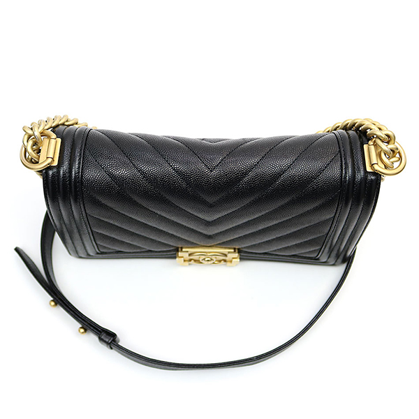 シャネルスーパーコピー 【CHANEL】 ボーイシャネル キャビアスキン シェブロン フラップバッグ ブラック ミディアム チェーンショルダー 斜め掛け キルティング Vステッチ A67086 - 商品画像 5