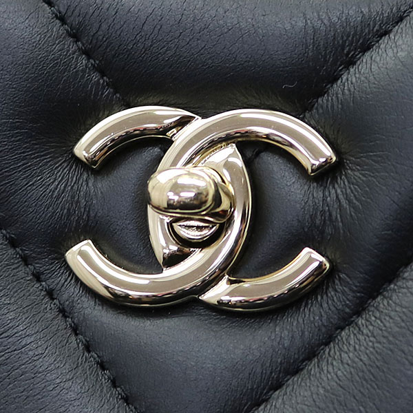 シャネルコピー 【CHANEL】シェブロン スモール ショッピングバッグ ブラック カーフスキン クラシック 2WAYチェーンショルダートート マトラッセ Vステッチ キルティング A91642 - 商品画像 6
