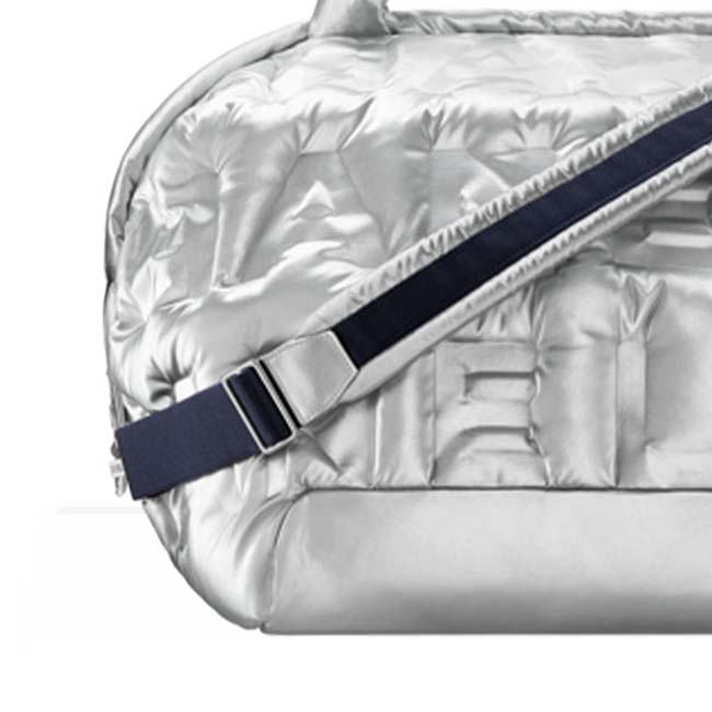 CHANELコピー ラージ ジップエンボスナイロンバッグ Silver A91935 Y82702 45002 - 商品画像 1