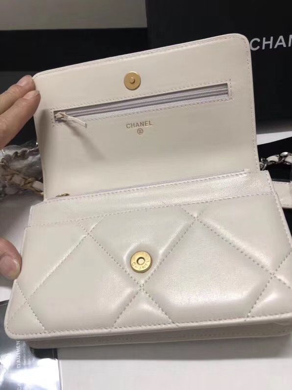 シャネル CHANEL19 チェーンウォレット AP0957 ベージュ ショルダーバッグ - 商品画像 1