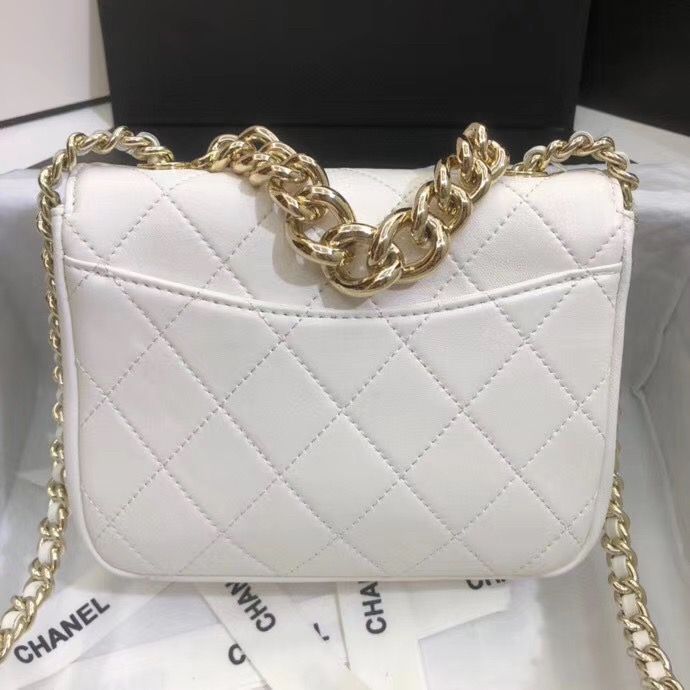 シャネルコピー CHANEL フラップ ショルダーバッグ CC ラム スタッズ パール 白 AS1514 B02377 10601 - 商品画像 1