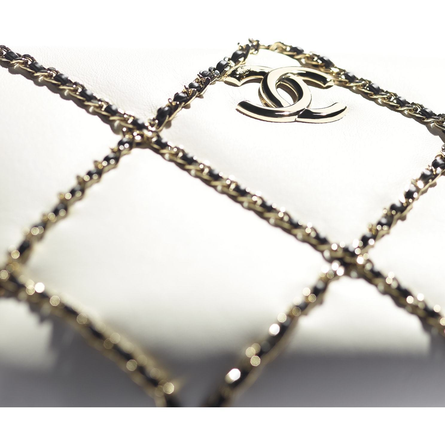 シャネルコピー CHANEL スモール フラップ バッグ ホワイト&ブラック クロスチェーン AS2384 B05100 C0200 - 商品画像 4