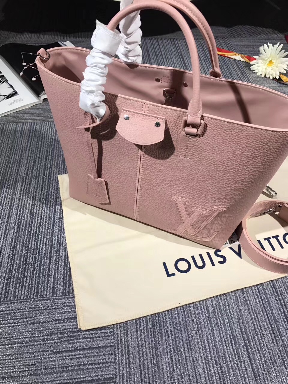 Louis Vuittonコピー トリヨンレザー ペルネル トート M54780 - 商品画像 8