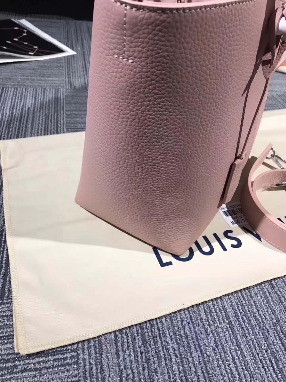 Louis Vuittonコピー トリヨンレザー ペルネル トート M54780 - 商品画像 3
