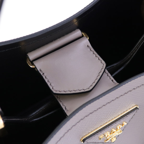 プラダ PRADAスーパーコピーバッグ パニエ SAFFIANO CUIR+C ショルダー付き 2WAY ハンドバッグ グレージュ×ブラック 1BA212 2ERX F0LH7 ARGILLA/NERO - 商品画像 3