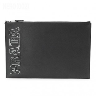 プラダスーパーコピー クラッチバッグ メンズ PRADA 2NG001 2EDJ F0002 SAFFIANO CHARAC ドキュメントホルダー ロゴ レザー - 商品画像 1