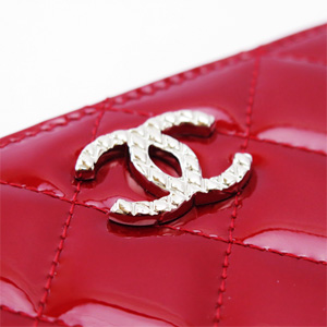 シャネル財布コピーCHANEL ラウンドファスナー パテントレザー ブリリアント キルティング レッド A50106 - 商品画像 1