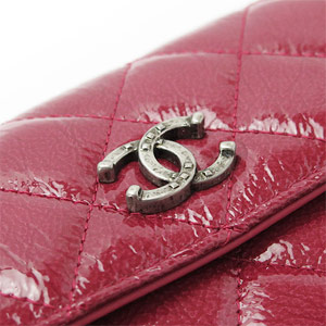 シャネルスーパーコピーCHANEL 二つ折りフラップ ココマーク キルティング パテントレザー レッド系 A69351 Y25149 0A468 - 商品画像 5